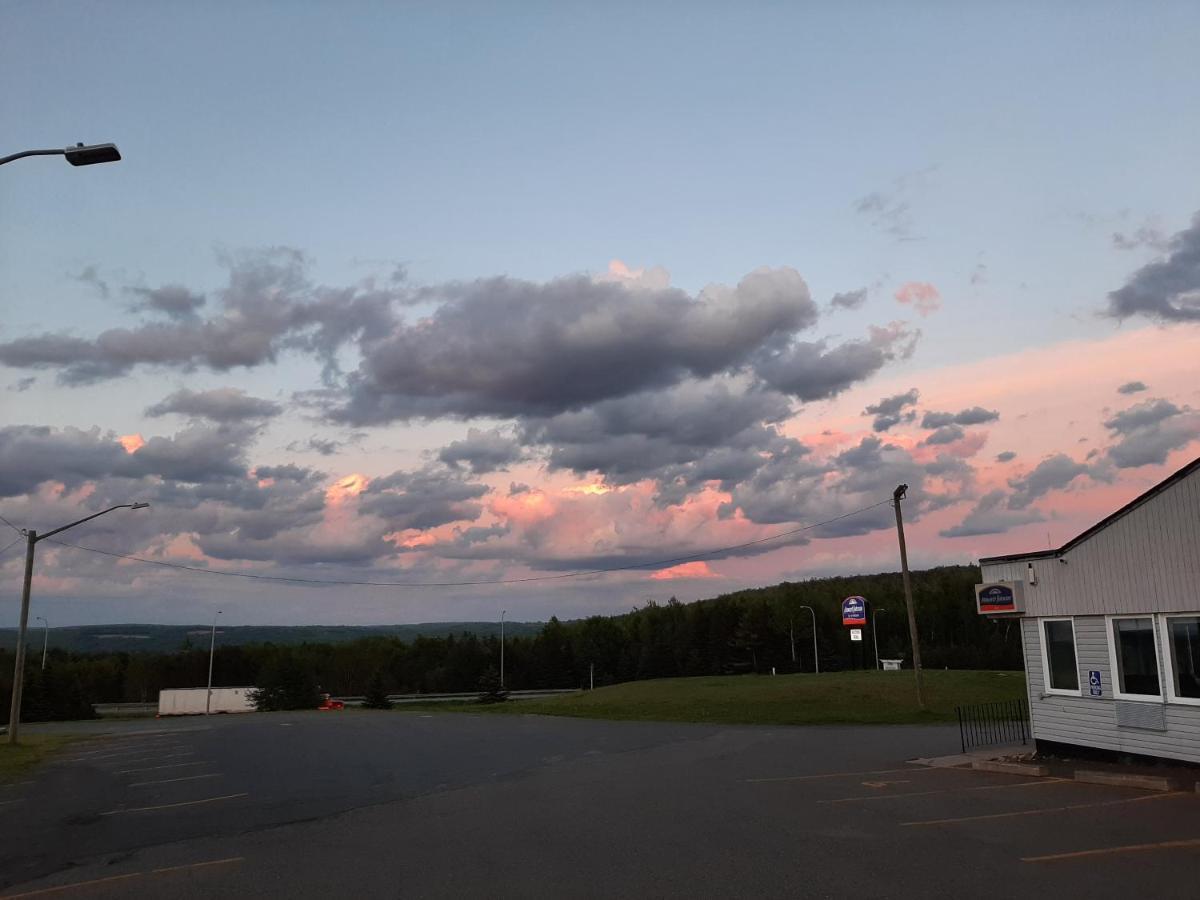 Hotel Howard Johnson By Wyndham Nb 2*
