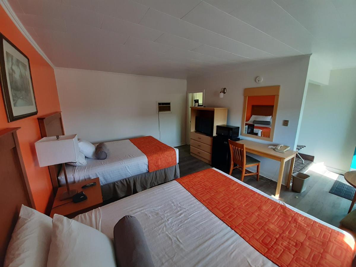 Hotel Howard Johnson By Wyndham Nb 2*