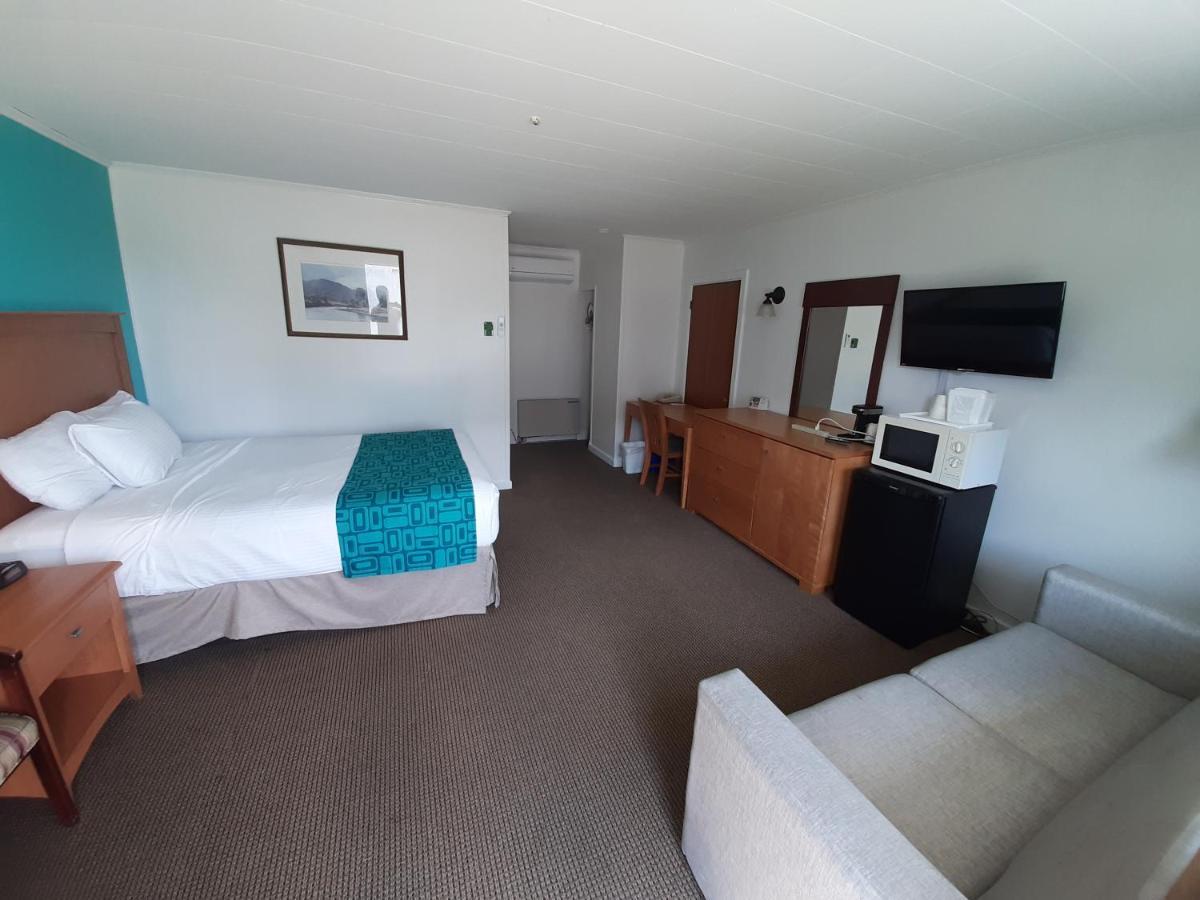 Howard Johnson By Wyndham Nb Hotel Woodstock