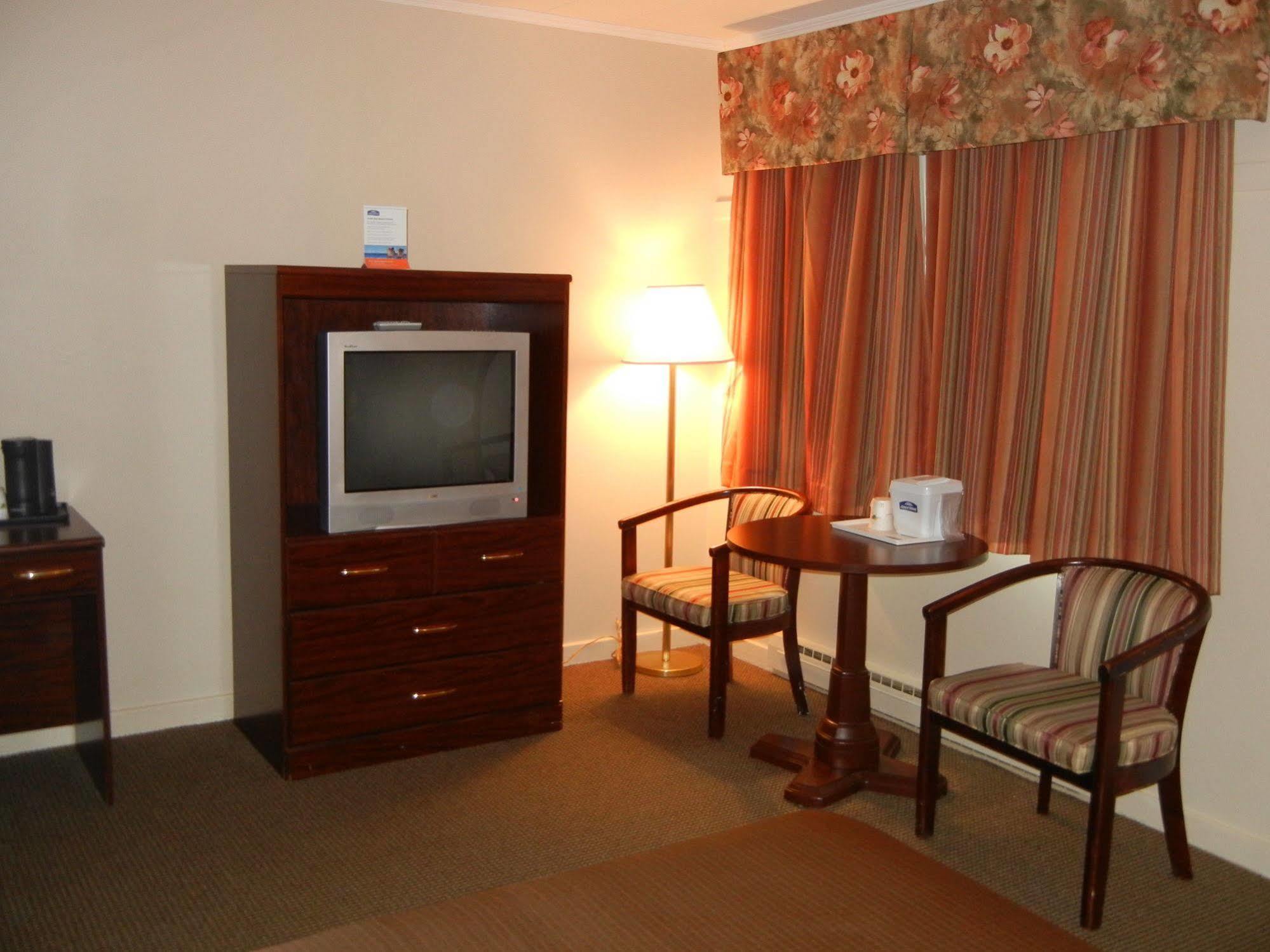 Howard Johnson By Wyndham Nb Hotel