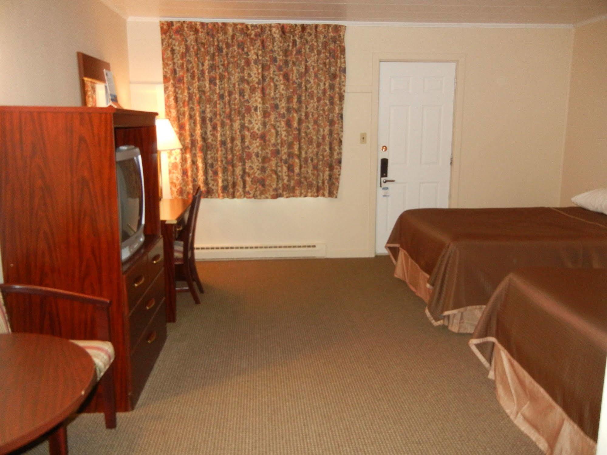 Howard Johnson By Wyndham Nb Hotel 2*