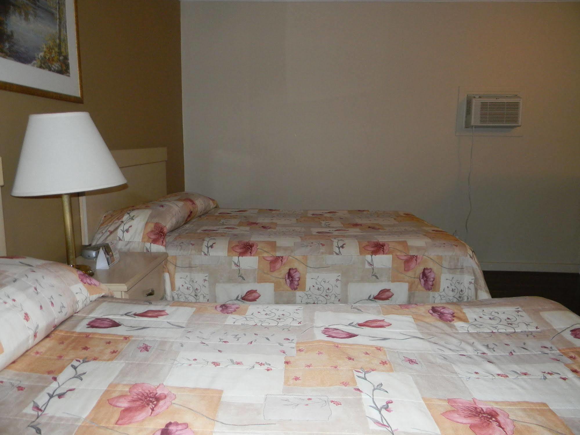 Howard Johnson By Wyndham Nb Hotel 2*